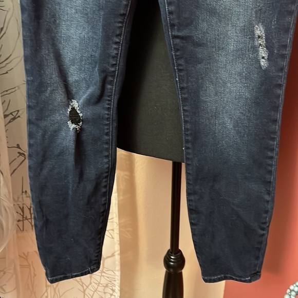 Kut from the Kloth Diana Ankle Distressed Skinny Jeans - Picture 4 of 9